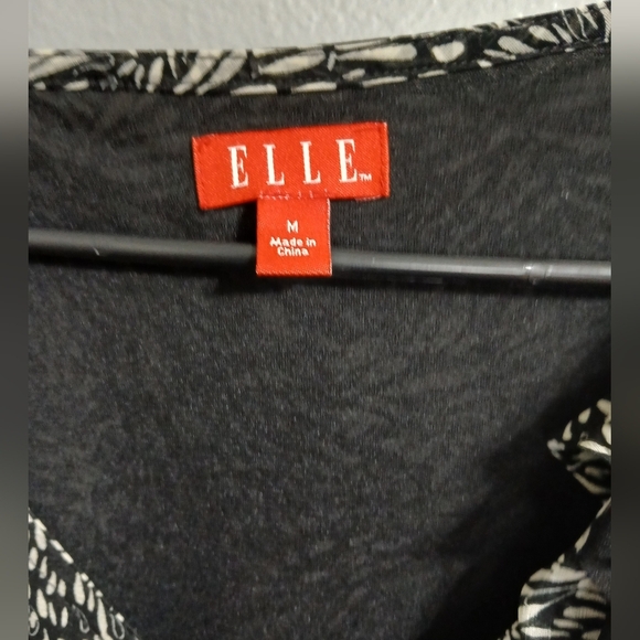 Elle Black and White Ruched Ruffled Sleeveless Blouse - Picture 3 of 6